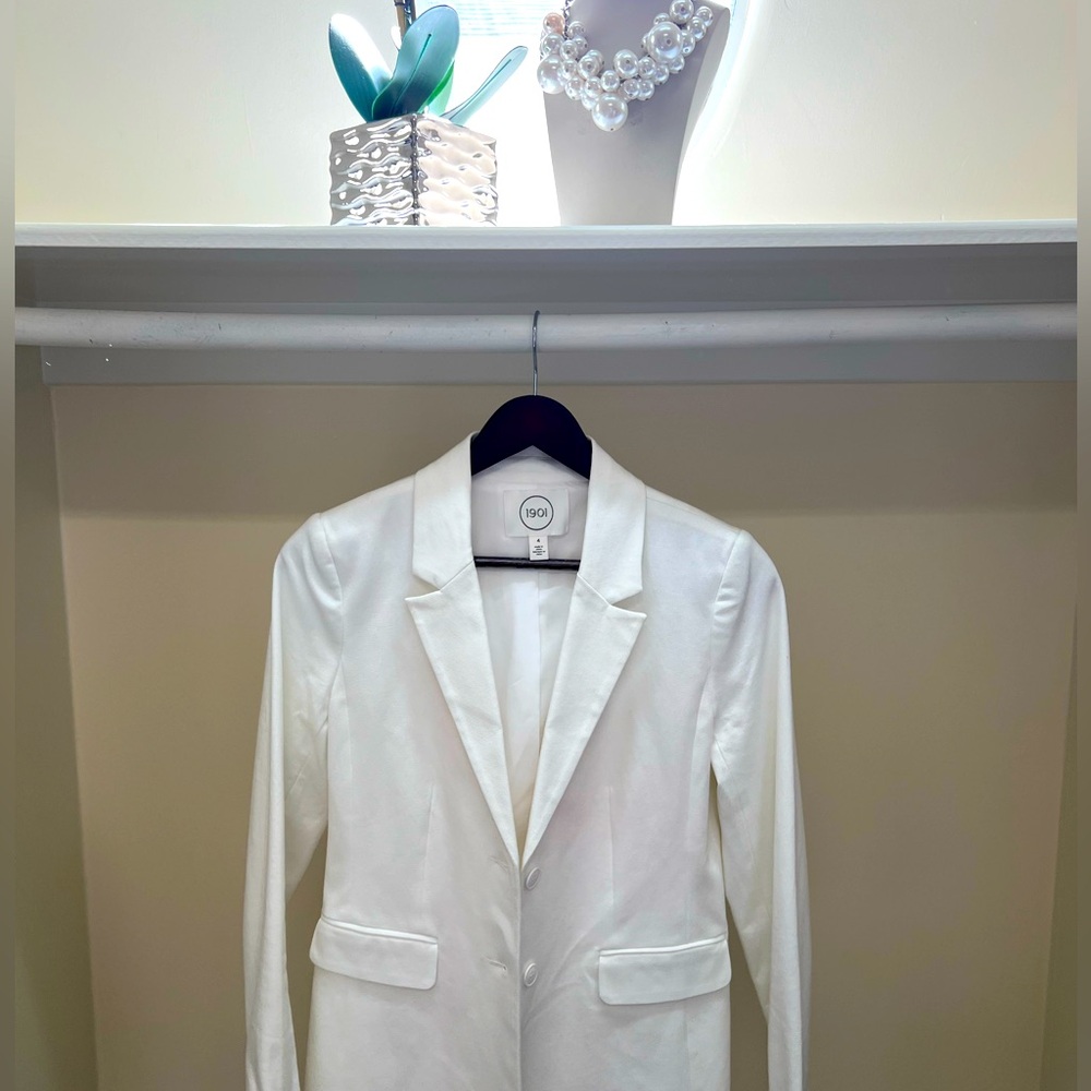 NEW NEVER WORN 1901 White Blazer